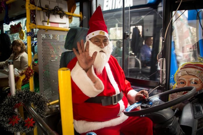 ECUADOR-CHRISTMAS-BUS