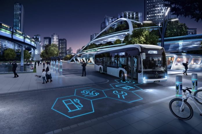 Daimler Buses auf der Messe „Busworld Europe“ in BrüsselDaimler Buses at the