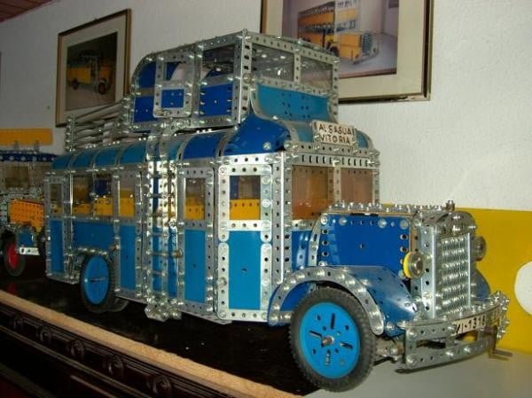 Meccano, el famoso sistema de construcción de juguetes creado en 1898 en el  que también existen colectivos para armar » Revista Colectibondi