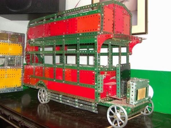 Meccano, el famoso sistema de construcción de juguetes creado en 1898 en el  que también existen colectivos para armar » Revista Colectibondi