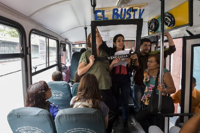DOUNIAMAG-VENEZUELA-CRISIS-OPPOSITION-MEDIA-BUS