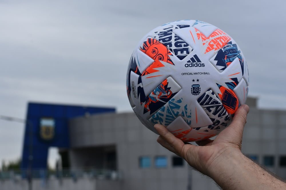 La nueva pelota oficial de la AFA tiene un bondi en su diseño » Revista  Colectibondi