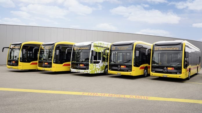 Mercedes-Benz elektrisiert die Nordwestschweiz: Fünf eCitaro fahren ab sofort lokal emissionsfrei für die Baselland Transport AG (BLT) – acht weitere werden folgenMercedes-Benz electrifies north-west Switzerland: five eCitaro are now in operation for